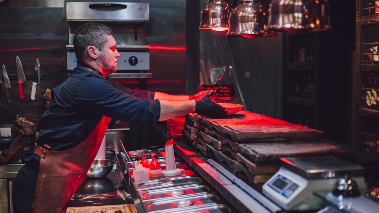 Как приготовить кролика! Крутой рецепт бифштекса - YouTube