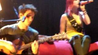 Paramore Where The Lines Overlap Acoustic Live HQ @ Honda center anaheim 091910.MP4