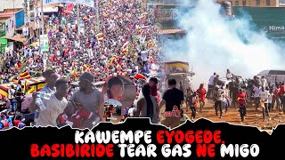 BOBI WINE MWONGERE OKUMUSABIRA🙏🏽 EKIBADDE E KAWEMPE, LEERO NABAZUNGU BALIDDE KU TEAR GAS🥹🥹