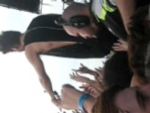 Jared Leto, soundwave Sydney singing in the crowd,...