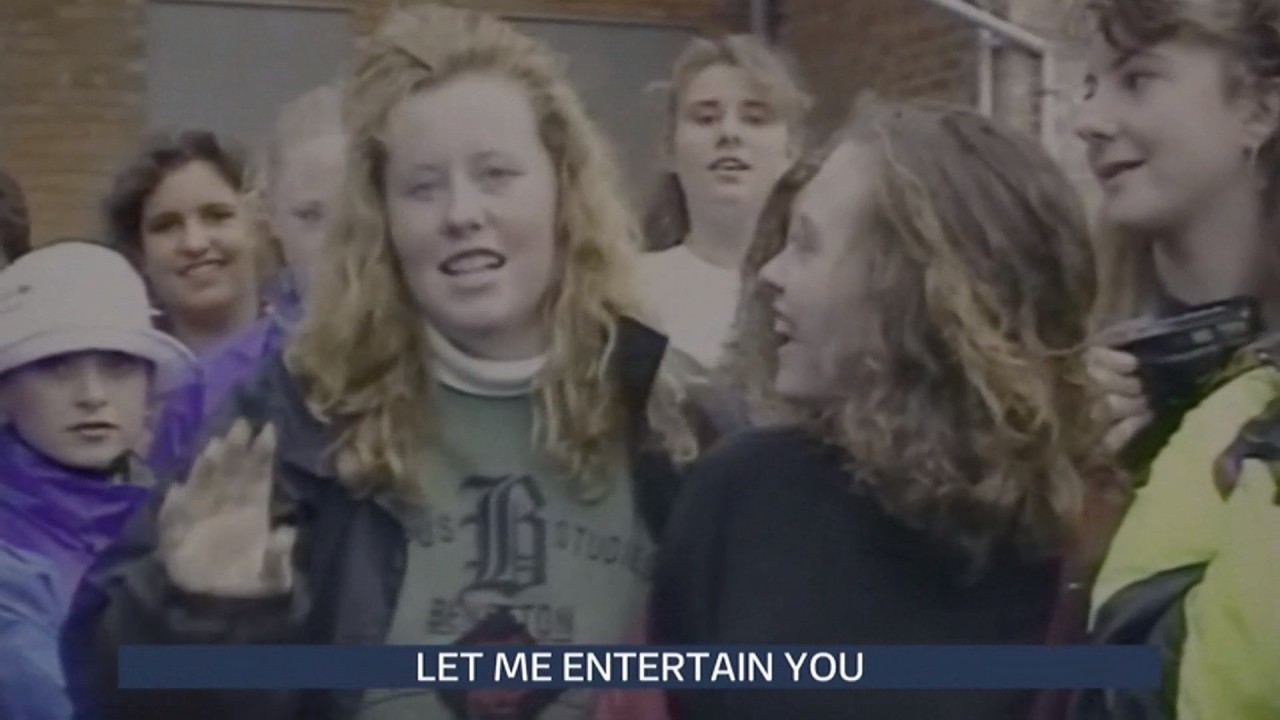 Fan who gave Robbie number as teen joins him on stage - 30 years later (fun story) (UK) 11/Feb/2026