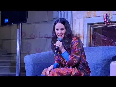 XIMENA SARIÑANA al sentir dolor lo puede proyectar en su música y así su público conecta con empatía