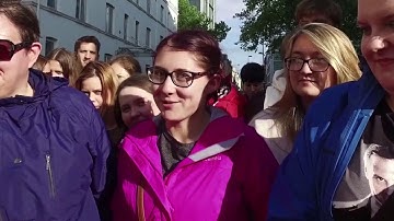 Sherlock fans meet Benedict Cumberbatch and Martin Freeman on Setlock S4