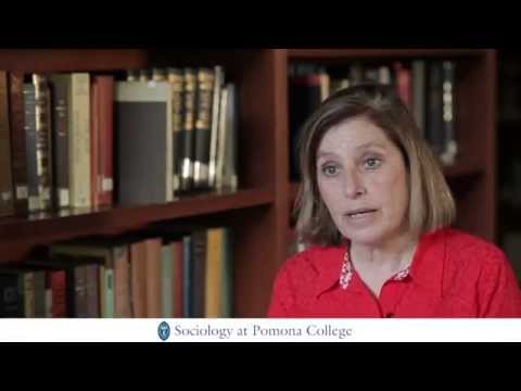 Vídeo: Por quais cursos o Pomona College é conhecido?