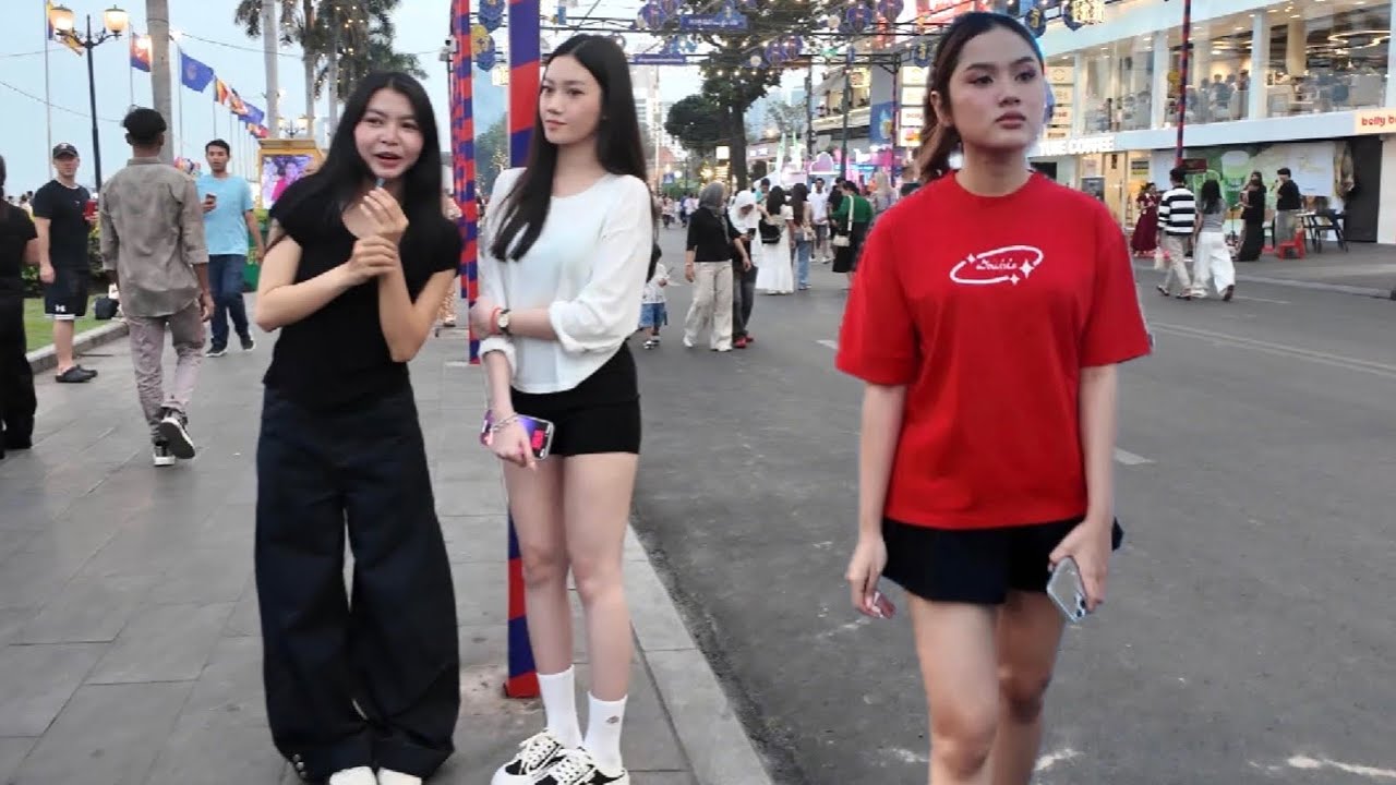 Happy Valentine's Day 2026 - Walking Tour in Phnom Penh City, Cambodia