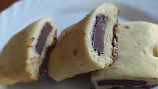 Biscuits sablés fourrés au chocolat sans oeufs sans beurre / بسكويت محشي شوكولا بدون بيض ولا زبدة