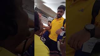 MS Dhoni's biggest fan met Sanju Samson on the flight! 💗✈️ | #sanjusamson #cricketlover #teamindia