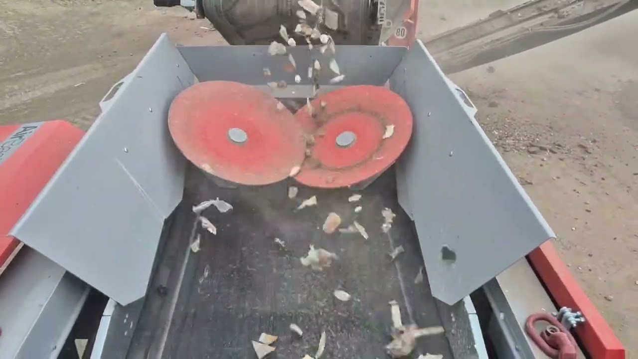 Baurecyclingaufbereitung mit dem Trommelsieb Siebo 6000 und dem Windsichter Westeria AirBasic
