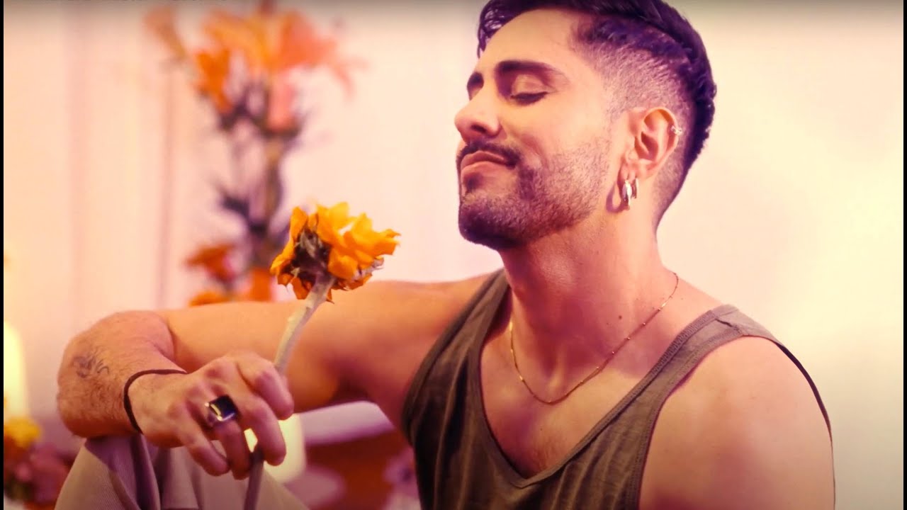 Watch Nik Salazar - Primavera (Video Oficial) on YouTube Watch Nik Salazar - Primavera (Video Oficial) on YouTube