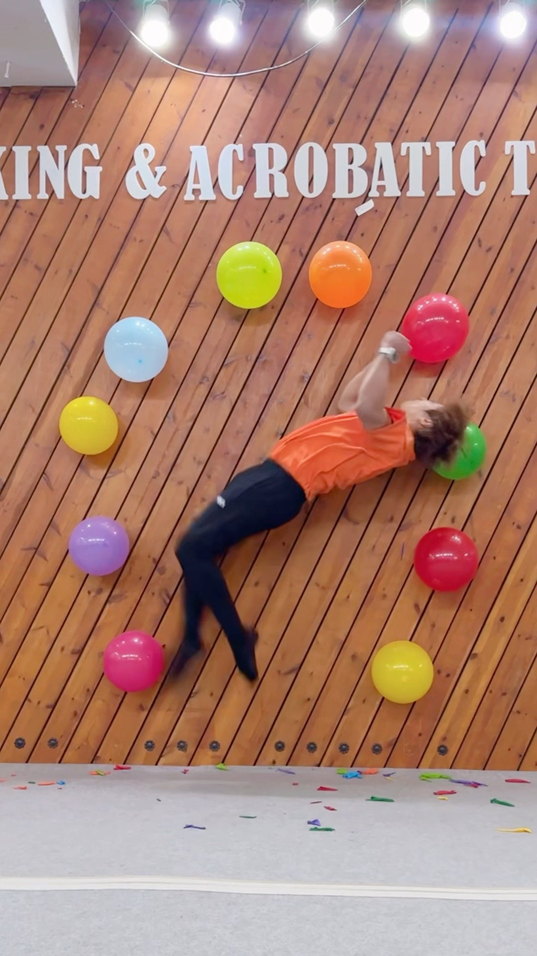 텀블링으로 터트린다고⁉️? Balloon Challenge