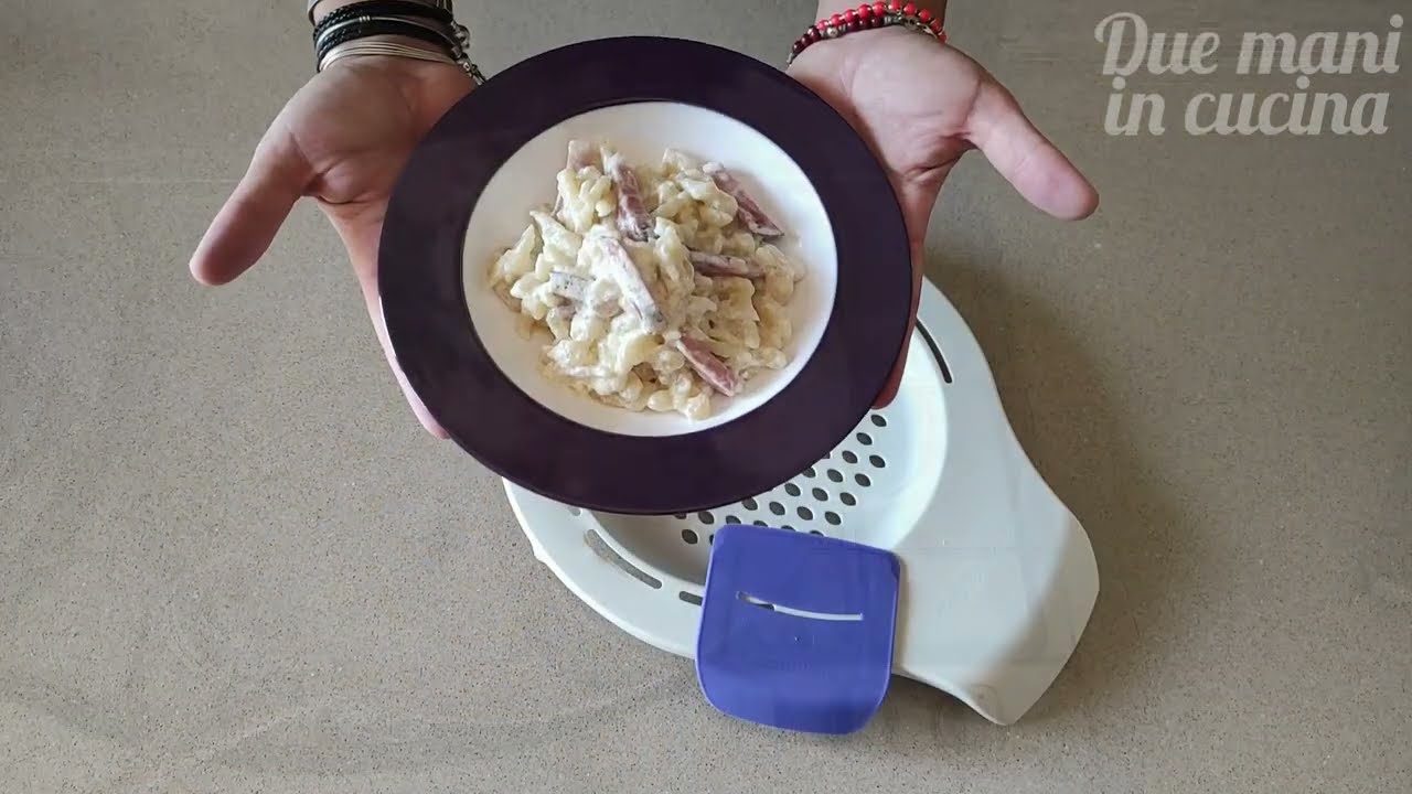 Spatzle panna, speck con Gratella Fantasia Dispozitiv Galuste Rotund CombiPlus Spätzleria Tupperware