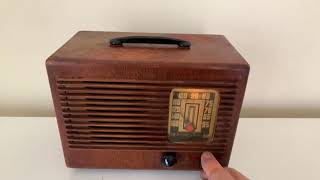 Wood 1942 Emerson Model EC-425 AM Vacuum Tube Radio Beautiful Little Woody!