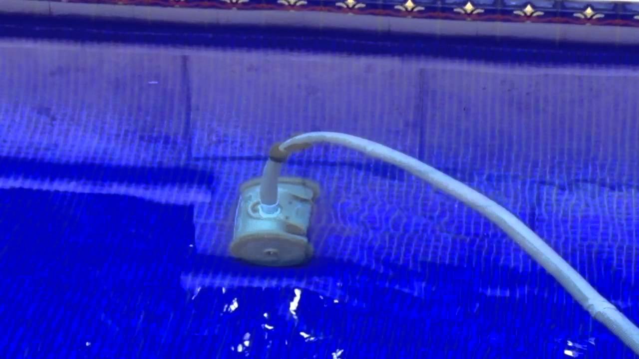 Coronado Pool Service - Pool Vergnuegen Vacuum In Action