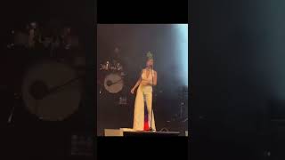 Birce Akalay Tog Vakfı 20. Yıl Konserinde Sarkı Söyledi Şfet