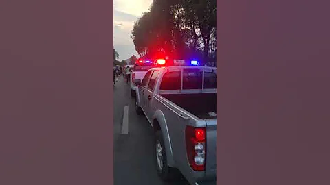 四川爆警民冲突！内江城管殴打小贩遭群众围堵？警方不承认！| 明镜现场 - 天天要闻