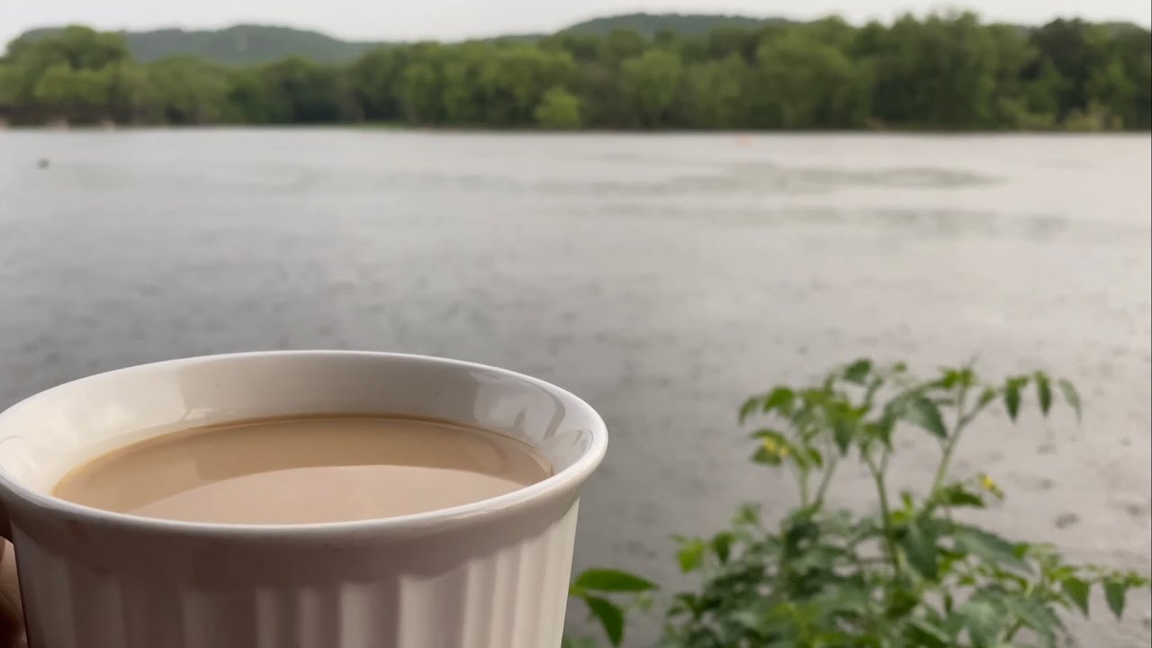 Boathouse Life In Minnesota - We moved into a boathouse!