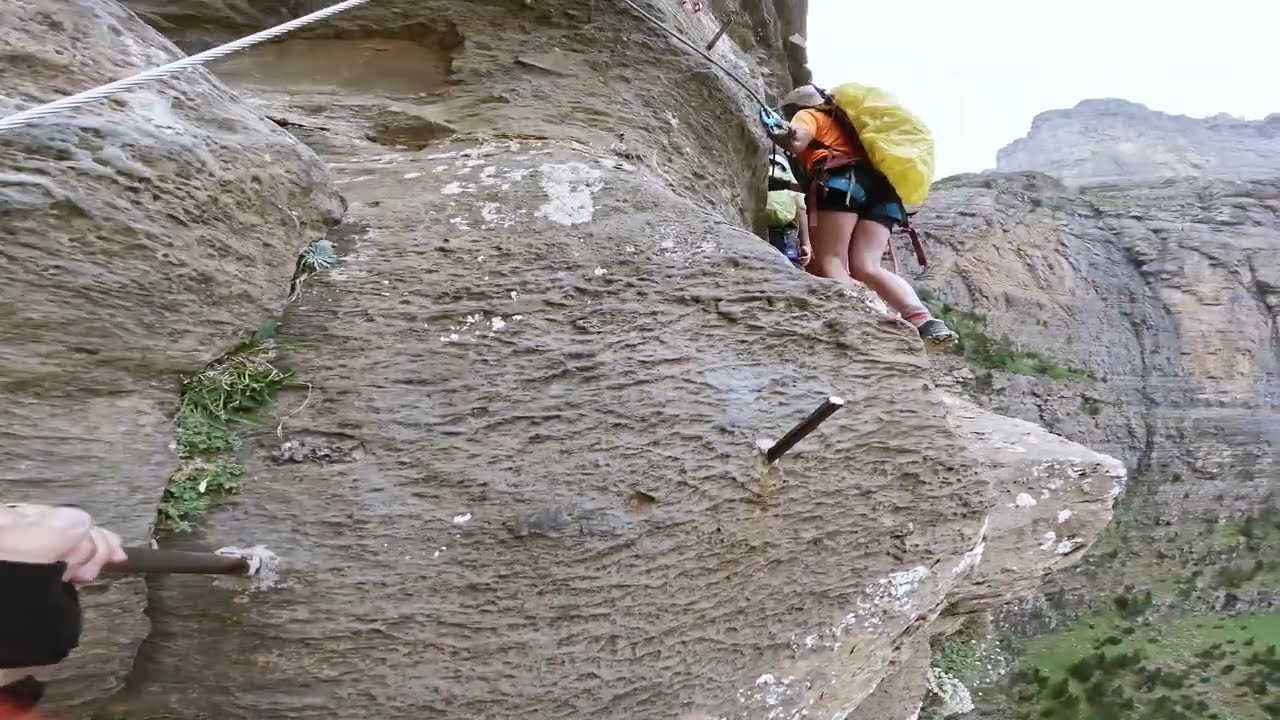 Faja de las flores en minimalismo por las Clavijas de Cotatuero