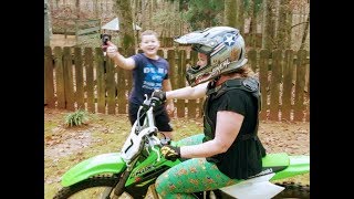 Download lagu Teaching Mom to ride a dirt bike Teaching Mom to ride a dirt bike
