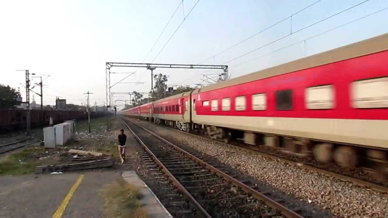 12952 Mumbai Rajdhani with 30032 passing okhla - YouTube
