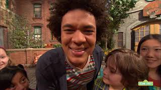 Hola Y Tan Contento De Ser Yo Plaza Sesamo