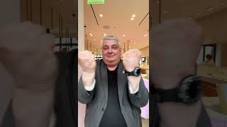 Сказали охраннику, что с этим видео он станет знаменитым. Он ответил: «Дорогие, меня и так знают».