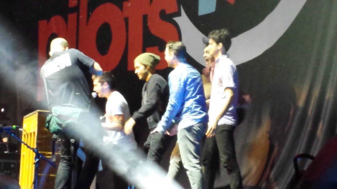 panic-at-the-disco-and-fall-out-boy-prank-twenty-one-pilots-srar