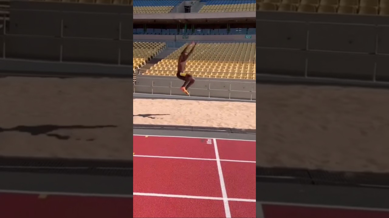 Can you guys the distance? ✈️👀