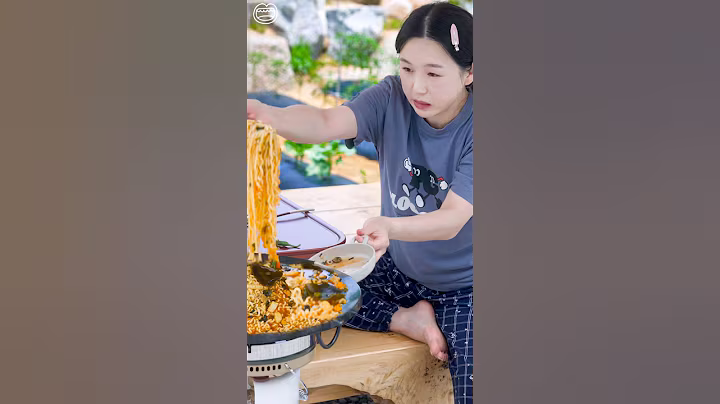 시골 평상에서 해물라면