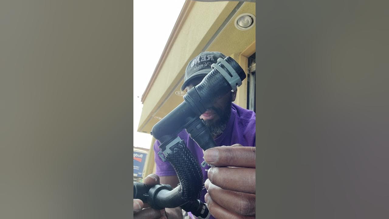 201317 Ford escape fusion overheating fix，pt1 coolant recovery hose