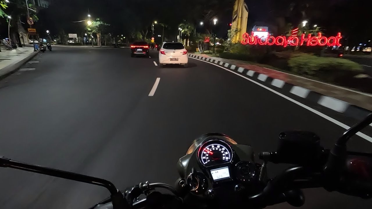 2022 Royal Enfield Classic 350 Signals Pure Sound | Night Ride at Surabaya
