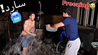 Freezing Water Bucket دوو ستڵە ئاوی سارد