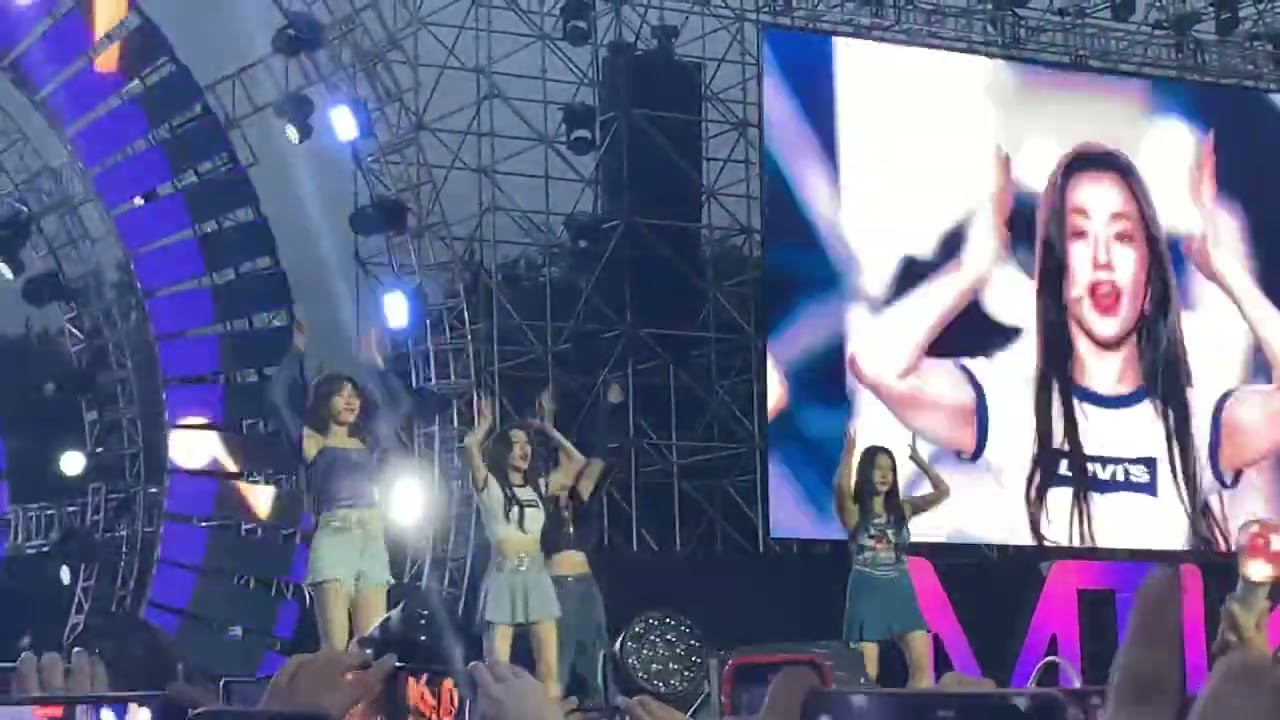 220730 Red Velvet - Queendom | Fancam | @ MIKFESTIVAL London