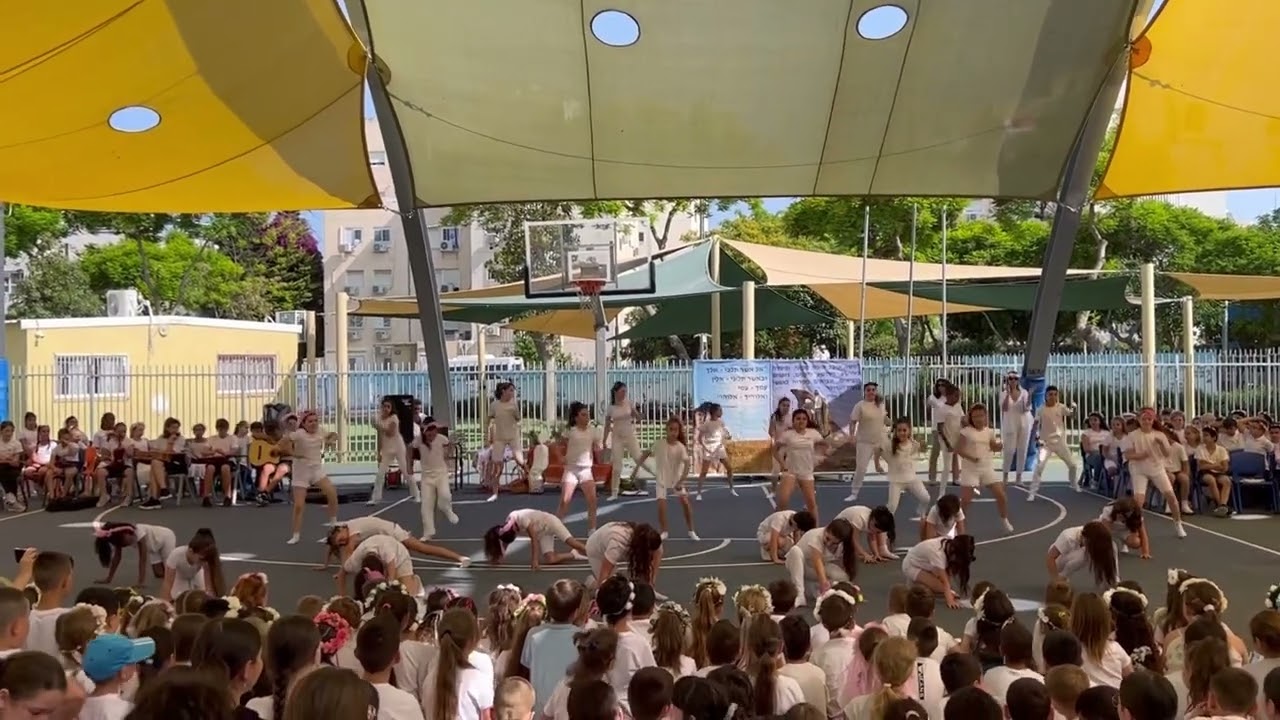 ריקוד לטקס שבועות , להקת מחול בית ספרית כוכב הצפון אשקלון. מורה למחול וכוראוגרפיה: פאני ביסמוט-זרביב