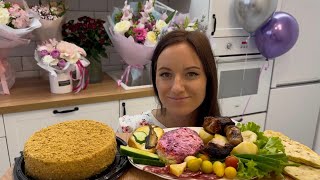 картинка: МУКБАНГ ТОРТ МЕДОВЫЙ САЛАТ СЕЛЬДЬ ПОД ШУБОЙ КАРТОШКА ШАШЛЫК КАСТЫБЫ БУТЕРБРОДЫ СО ШПРОТАМИ 
