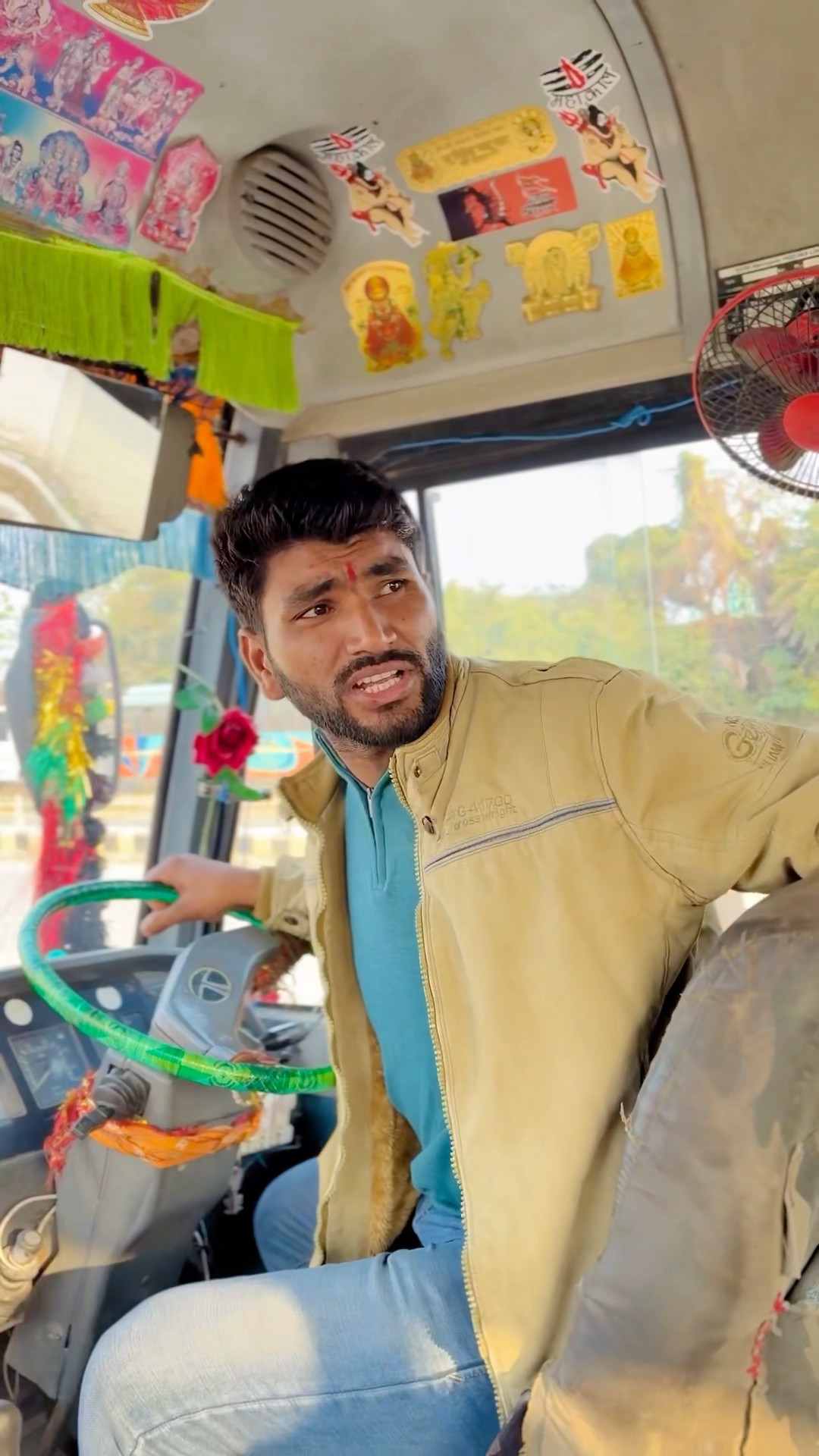 बस से उतर कर आए लोग चाय पीने ?? #foryou #shortsfeed #emotional #chai #motivation #explore #shorts