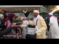 شاهد أجواء استقبال المعتمرين العائدين من مكة بمطار وجدة 