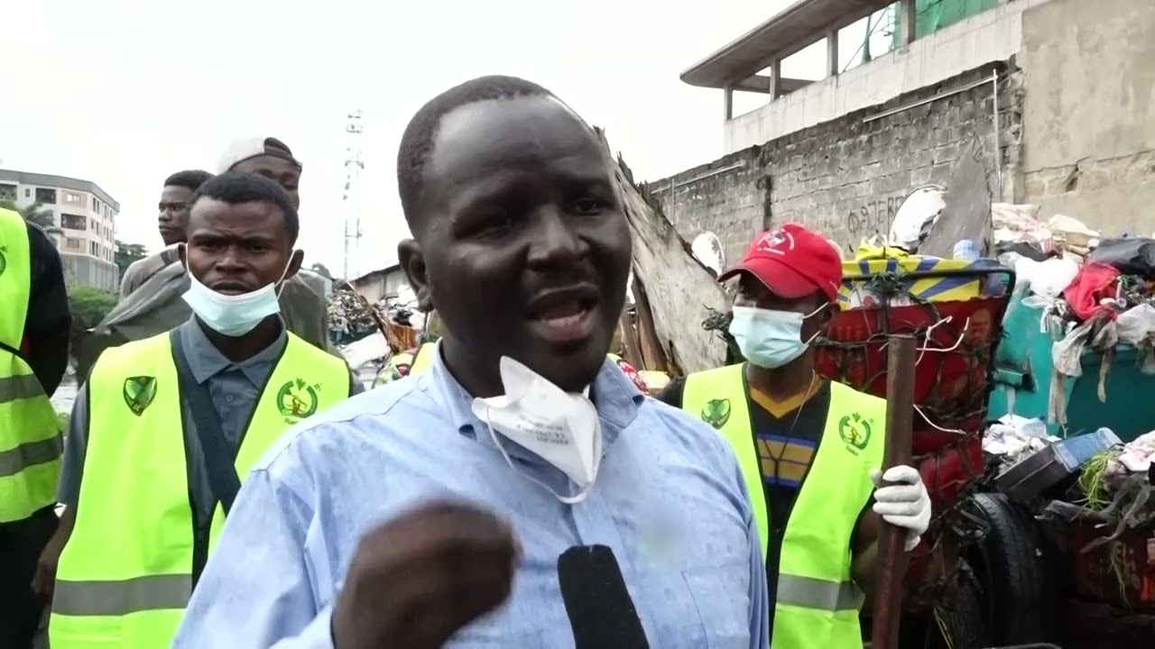 DGA Fils Mukoko Dg Hugues L. de la Raskin luttent contre le déversement clandestin des déchets à Kin