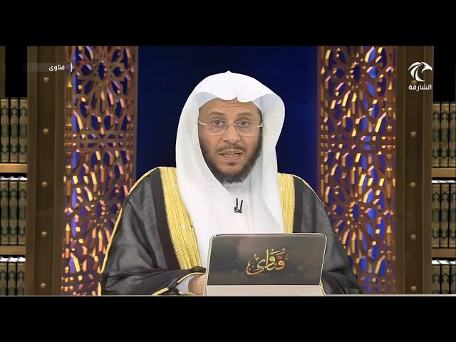 حكم عمل الخادمة في بيت يشربون الخمر وعندهم كلب؟ | الشيخ عزيز بن فرحان