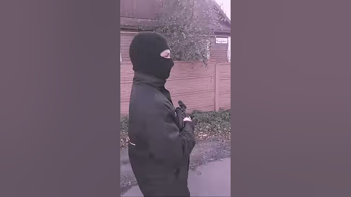 Крутой бандит идёт по улице🤙🤘