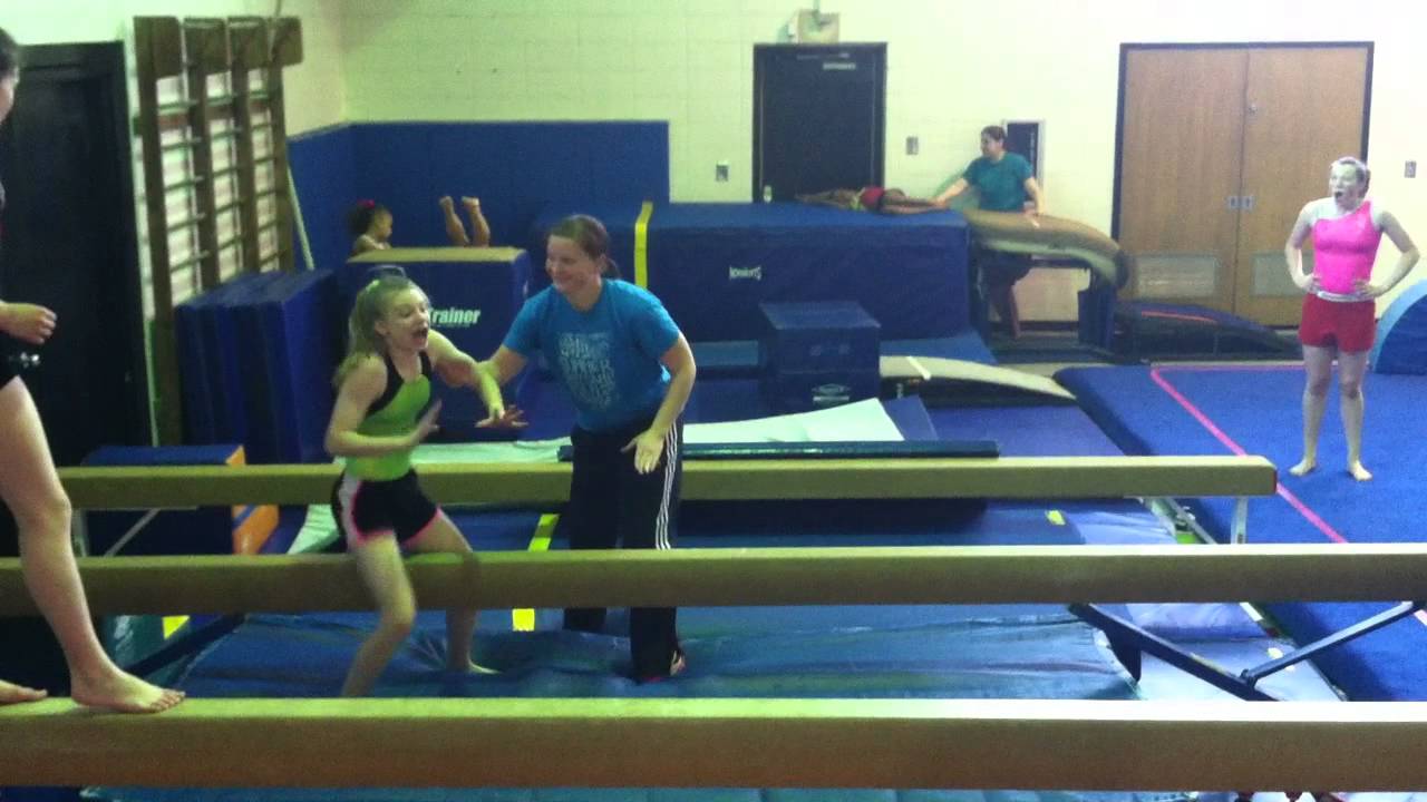 Backhandspring fail - YouTube
