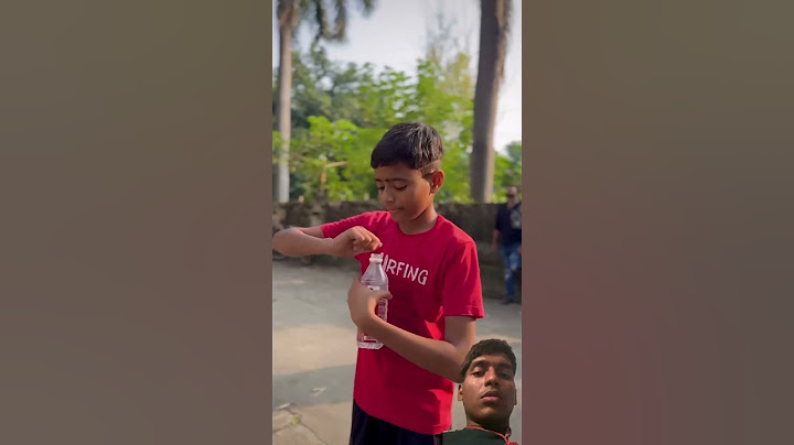 Gareeb Piyasa Baccha Or Dusre Bacche Ki Insaniyat😭💔 #shorts #humanity #pani #motivation #explore