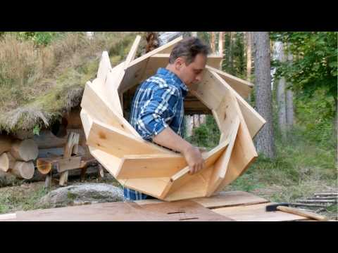 رجل يبني عجلة مائية ت شغ ل كوخه الخشبي بالكامل من البداية للنهاية 