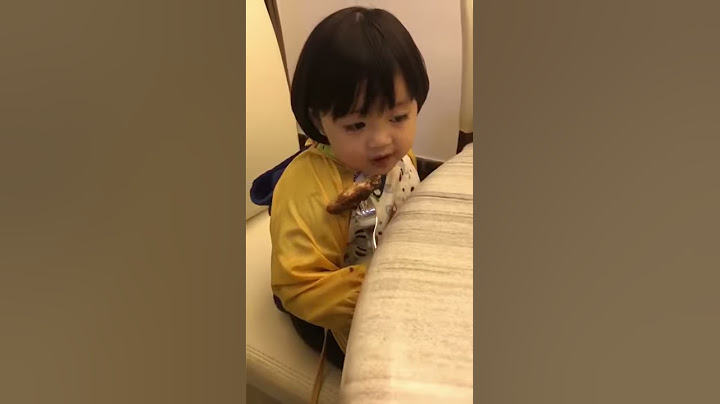 小宝宝你是在吃饭还是睡觉
