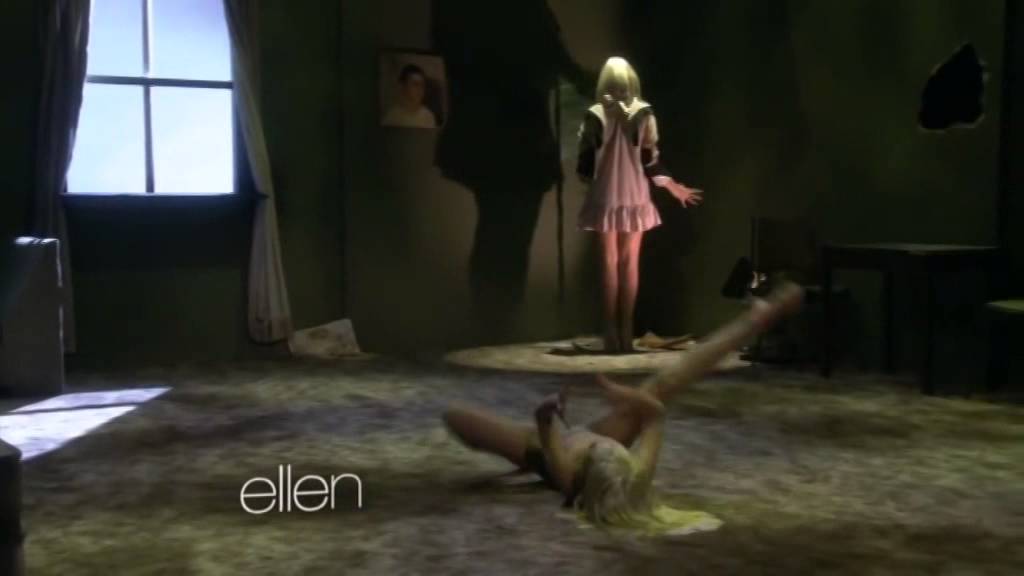 Sia 'Chandelier' ellen Performs