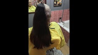 wanita cantik potong rambut botak licin