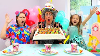 Ruby and Bonnie Celebrate Grannys Birthday Cake