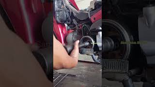 How to remove a bike engine flywheel #samianaworks #motorcycle #mechaniclife #maintenancetips #bike