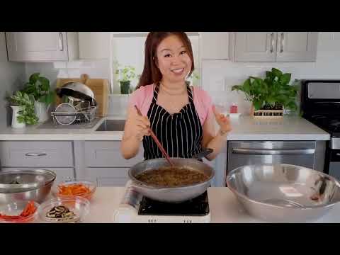 EASY VEGAN JAPCHAE | Korean Stir Fry Glass Noodles