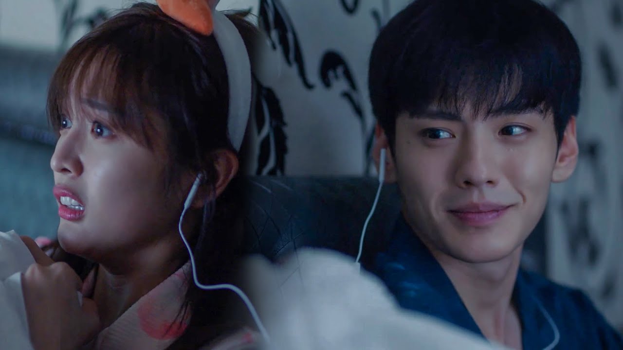 P8ซีอีโอมองไปที่รูปลักษณ์ที่น่ารักของซินเดอเรลล่าเมื่อเธอหวาดกลัว และอดไม่ได้ที่จะยิ้มด้วยความรัก