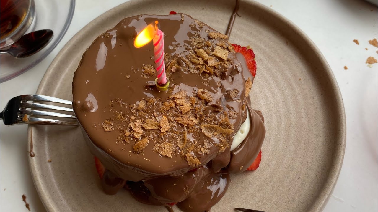 22 yaşımın kutlamalarından  bir tanesini anı olarak buraya bırakıyorum 